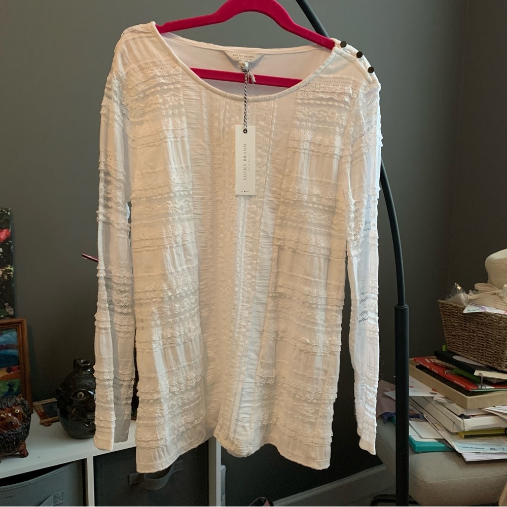 🍀 NWT Lucky Brand Top w/Detailed Pattern and Shoulder Buttons 🍀